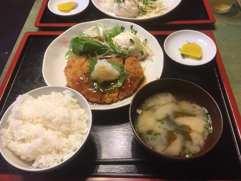 東京の現場の近くにあった定食屋さん！トンカツ定食美味しかった^_^昼からのパワー貰いました